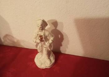 Biała figurka dżentelmena porcelanowa
