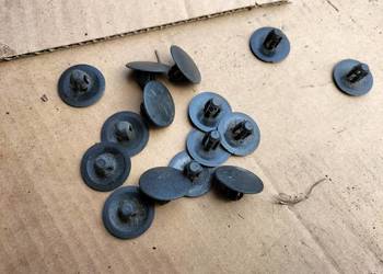 FORD MONDEO MK2 KOŁEK SPINKA ZATRZASK WYGŁUSZENIA SILNIKA MASKI