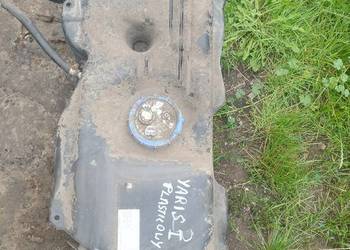 TOYOTA YARIS I bak zbiornik paliwa plastikowy