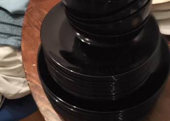 Zestaw talerzy z salaterkami