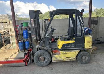 Wózek widłowy Nissan 2,5t. Triplex