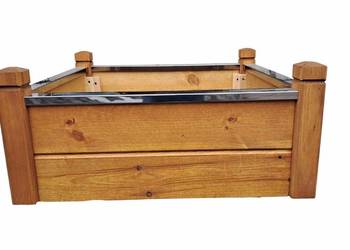 Obudowa grobu urnowa z blaszką ze stali nierdzewnej.