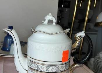 Duży dzbanek do kawy. Złocenia i czarna emaila