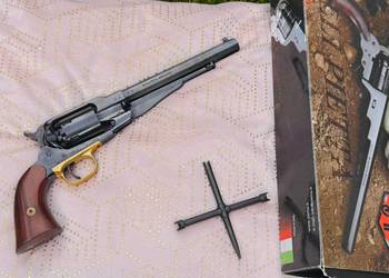 Rewolwer czarnoprochowy Pietta Remington New Army 1858 +kluczyk do kominków