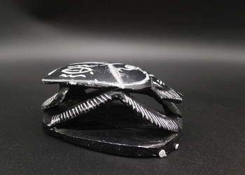Egipski amulet skarabeusza, rzeźbiony kamienny przycisk do papieru