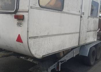 Przyczepa kempingowa na budowę.