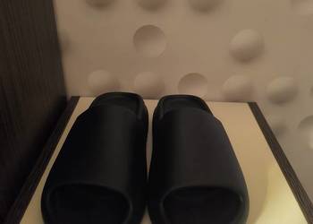 Yeezy slide onyx