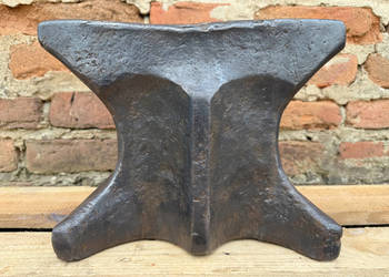 PIĘKNE, STARE KOWADŁO KOWALSKIE 68 kg - SYGNOWANE - B H 57 - 1857r. ?