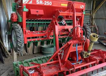 Brona Krone 2.5 m Siewnik Agromasz 2.5 m Zestaw Brona Krone 2.5 m Siewnik Agromasz 2.5 m Zestaw