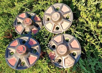 Kołpaki plastik, stara Skoda 120 i inne