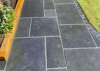 Płytki wapień Black Limestone antykowane i bębnowane
