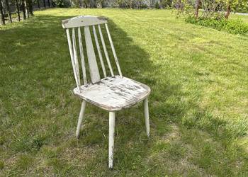 Krzesło białe z PRL - vintage, retro