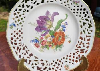 Dekoracyjny , ażurowego talerz porcelanowu z francuskiej pracowni Atelier d