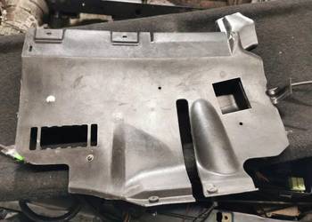 Plastik nad nogi kierowcy BMW E34 automat