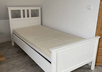 Biała rama łóżka Hemnes Ikea 90x200