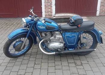 Iż Planeta 350 z 1962 roku z wózkiem, zarejestrowany na zabytek