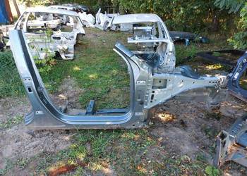 VOLVO XC60 II Próg słupek podłużnica przód prawa