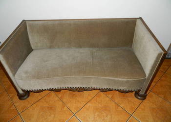 Sofa rzeźbiona na sprężynach