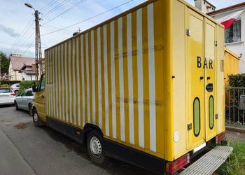 sprzedam foodtruck z wyposażeniem gastronomicznym