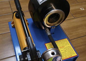 Zakuwarka do przewodów hydraulicznych l