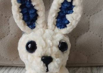 Króliczek wykonany na szydełku