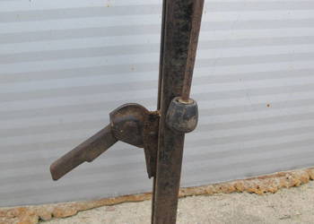 Stary podnośnik samochodowy