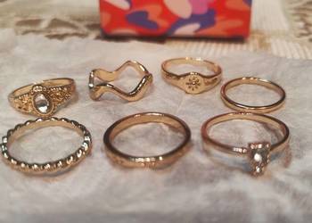 Zestaw 7 pierścionków Hope AVON w rozmiarach 6, 7, 8