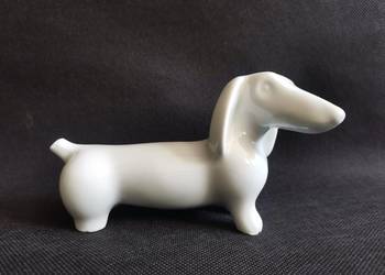 Stara figurka Pies Jamnik porcelana Bogucice PRL 1960 New Look - uszkodzona
