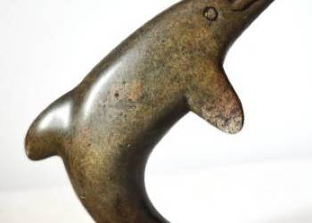 Delfin figurka z kamienia