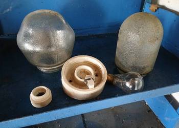 Lampa natynkowa PRL ceramika szklany klosz klosze