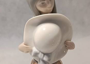 LLADRO #5007 Bashful Dziewczyna z kapeluszem Hiszpańska porcelana LLADRO #5007 Bashful Dziewczyna z kapeluszem Hiszpańska porcelana