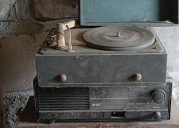 Oddam radio,gramofon oto to co na zdjęciu