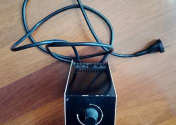 Zasilacz mikroskopowy Polon ZM 6/50 – PZO Warszawa 1975, niesprawny.