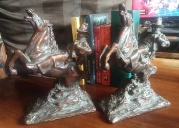 Statuetka rzeźba brąz Jeździec na koniu para Zastawy do książek Armor 1926r