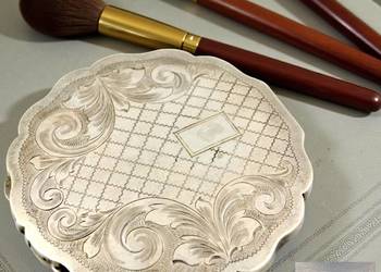 Puderniczka okrągła srebro próby 3 Warszawa cecha WK lata 30te