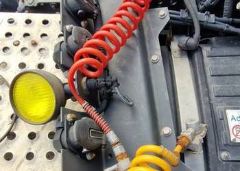 MOCOWANIE PRZEWODOW PNEUMATYCZNYCH IVECO STRALIS