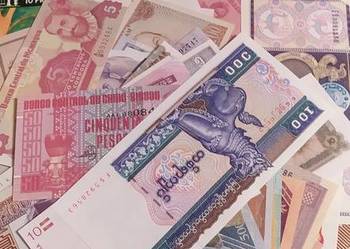 Ponad 100 banknotów   w stanie UNC