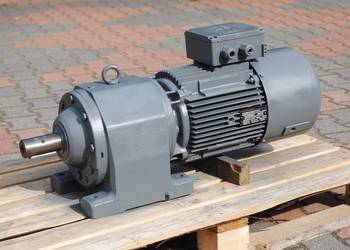 Motoreduktor dwubiegowy 1.2/4.8kw 20/82obr. z hamulcem. Firmy SEW.