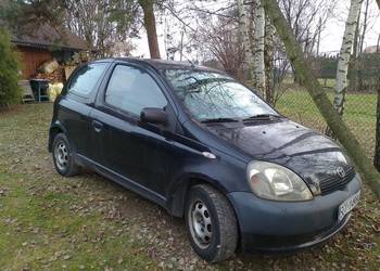 Sprawna czarna Toyota Yaris
