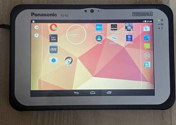Tablet z programami diagnostycznymi do aut