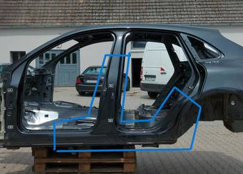 Porsche Macan II LIFT SŁUPEK ŚRODKOWY LEWY BOK Porsche Macan II LIFT SŁUPEK ŚRODKOWY LEWY BOK