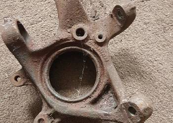 Zwrotnica piasta lewa mocowanie łożyska tył w124