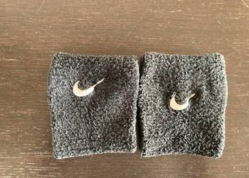 Opaski przeciwpotne na nadgarstki Nike Swoosh – 2 sztuki (UŻYWANE)
