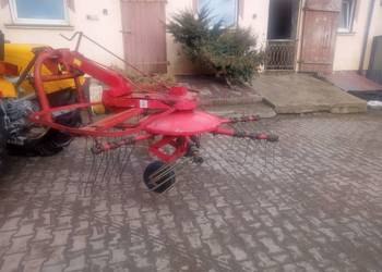 Zgrabiarka karuzelowa Fella TS