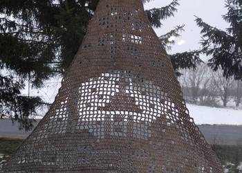 Duża ozdoba choinka na okno na szydełku