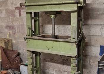 Prasa hydrauliczna 60T. Używana , niemiecka.