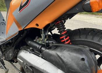 Skuter na papiery SYM JET 50