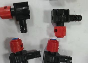 Króciec opryskiwacza końcowy szczelinowy z zaworkiem