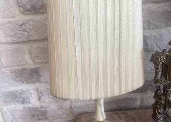 Wysoka lampa z marmuru