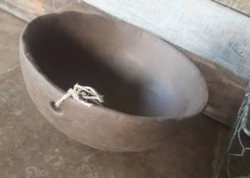 Misa ceramiczna ręcznie wykonana z gliny.